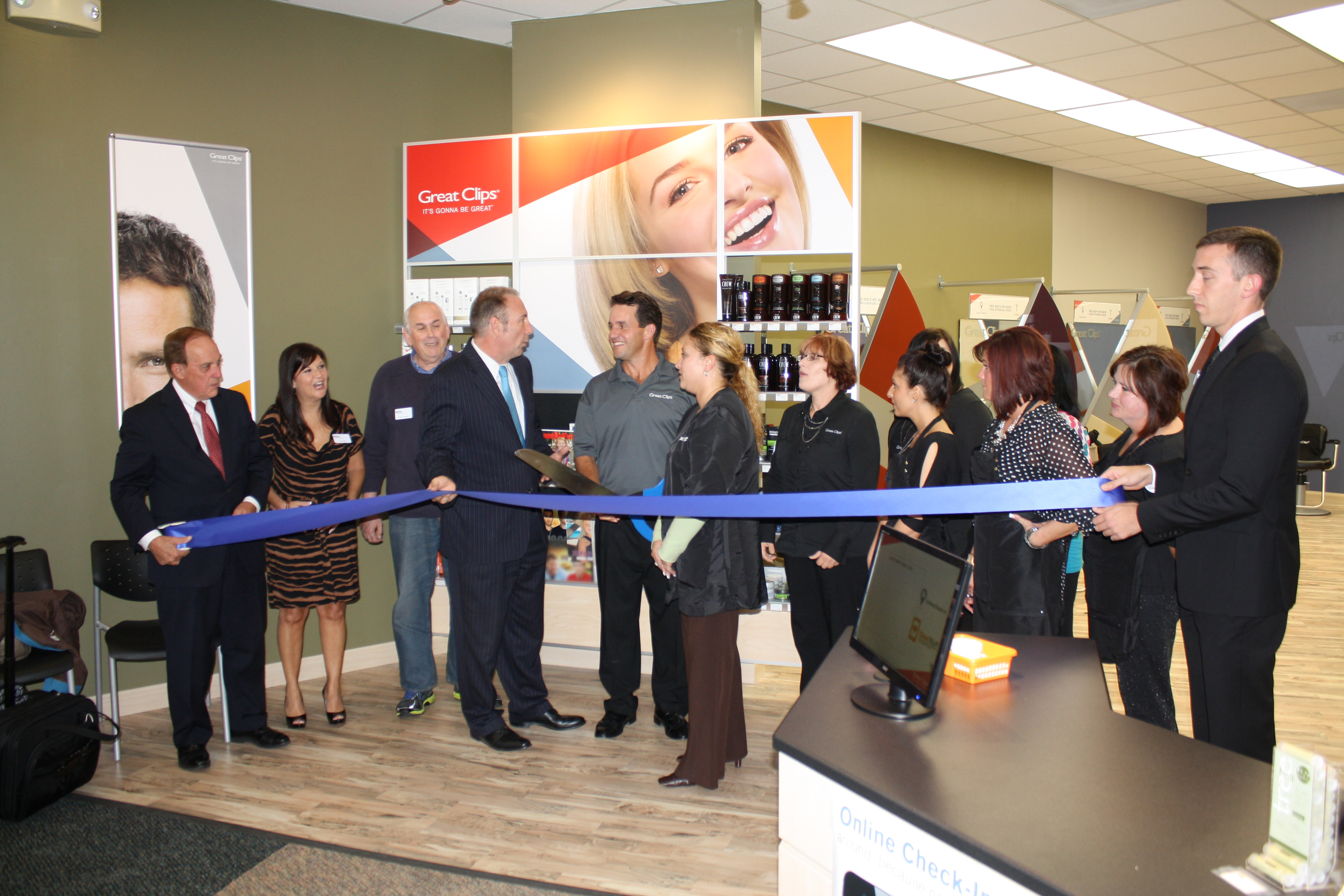 Read more about the article Great Clips Opens in the Tops Brighton Plaza